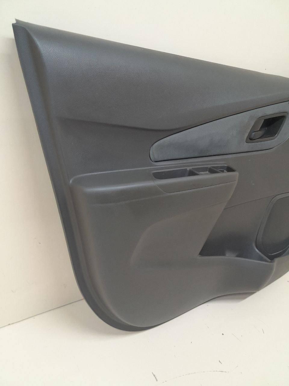 Обшивка двери передней левой Chevrolet Cobalt (T250) 2011-2015