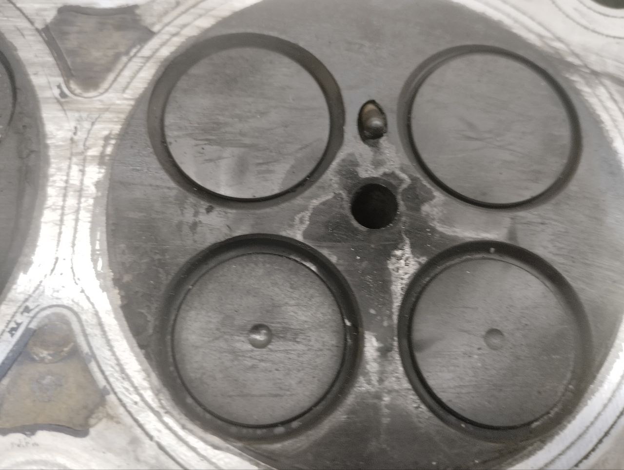 Головка блока цилиндров Land Rover Discovery 3 (L319) 2004-2009 Головка блока цилиндров Land Rover Discovery 3 (L319) 2004-2009