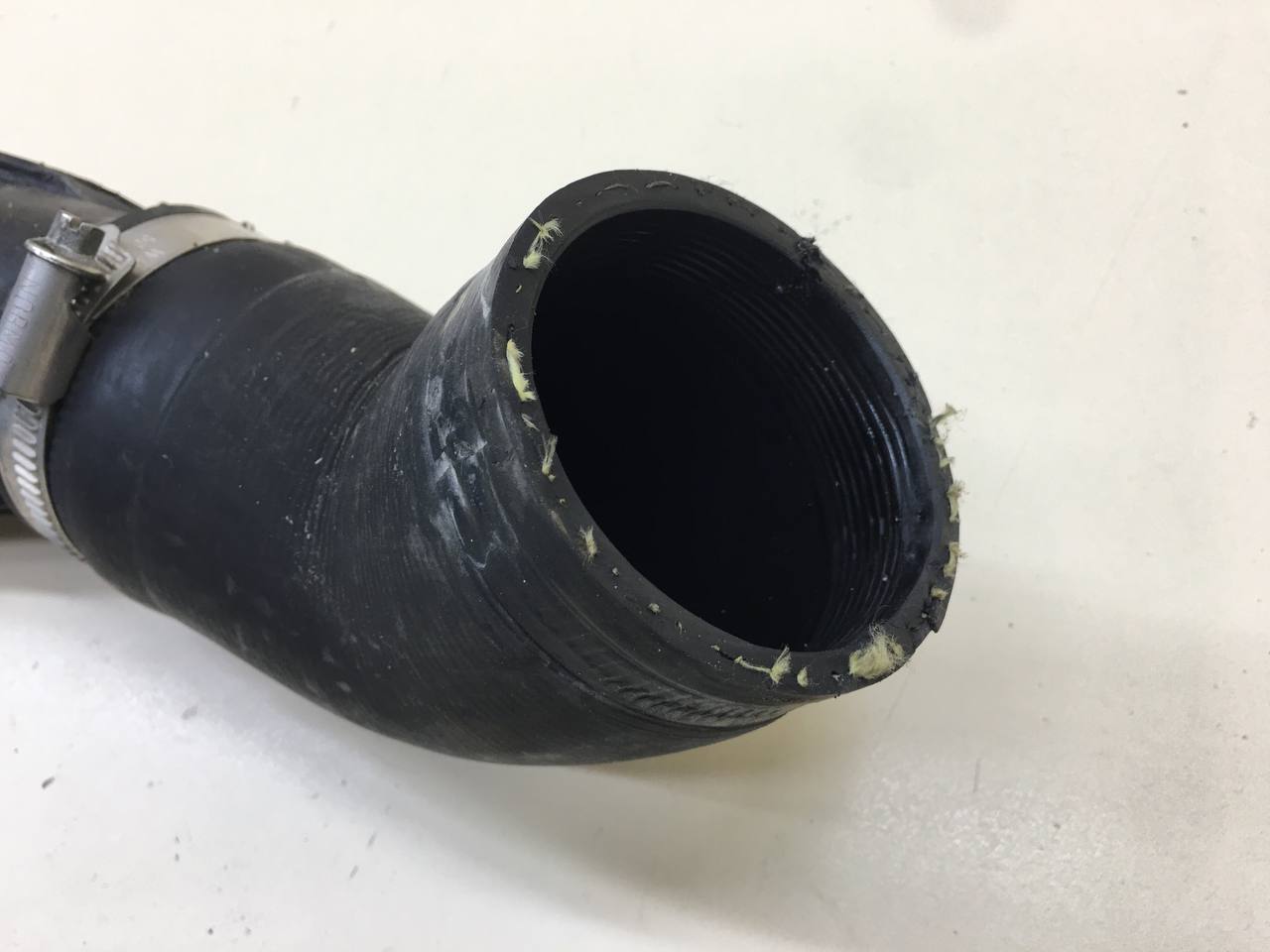 Патрубок интеркулера Volkswagen Tiguan (5N1) 2007-2011 Патрубок интеркулера Volkswagen Tiguan (5N1) 2007-2011