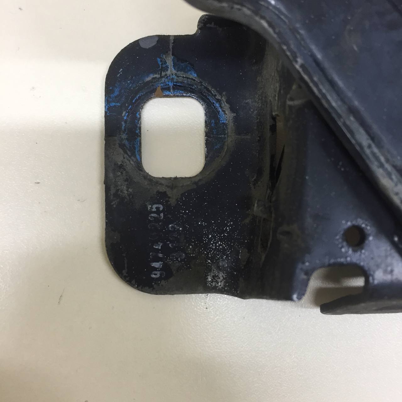 Замок капота Chevrolet Cobalt (T250) 2011-2015 Замок капота Chevrolet Cobalt (T250) 2011-2015