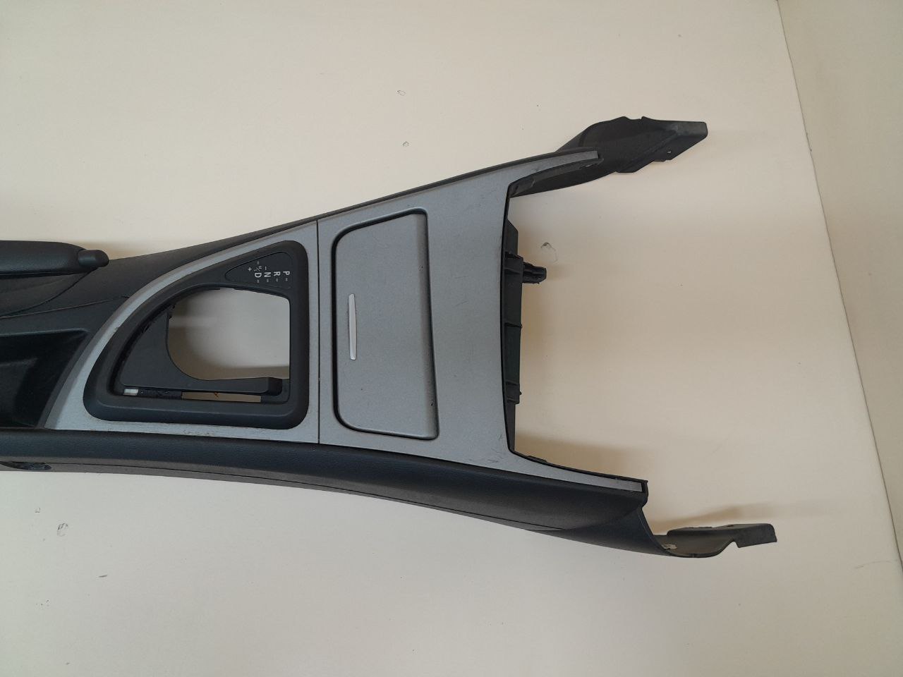 Консоль центральная BMW 1-series E87/E81 2004-2011