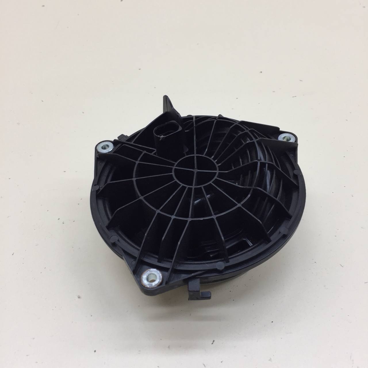 Ручка двери багажника наружная Volkswagen Passat B7 2011-2015