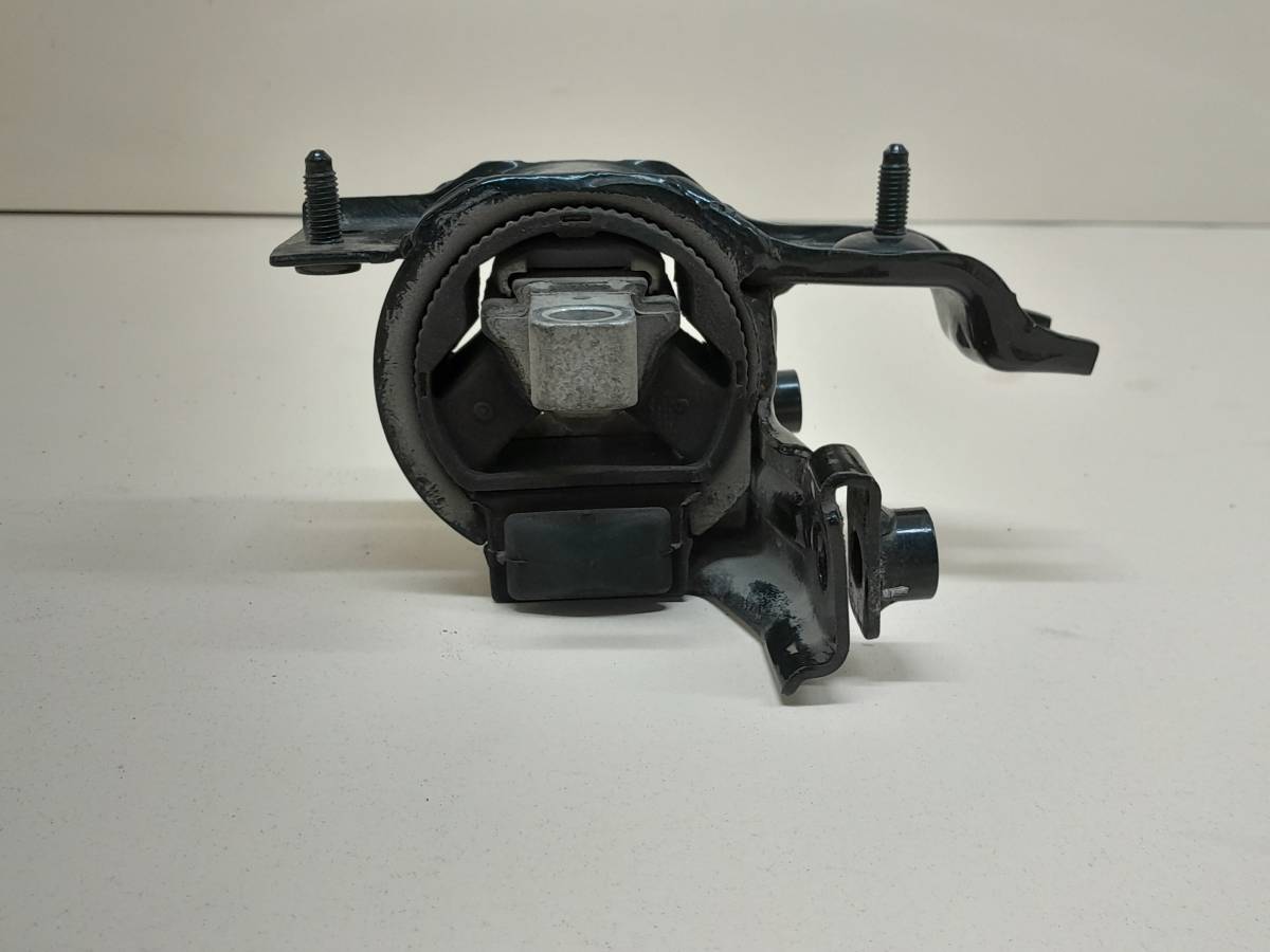 Опора КПП левая Volkswagen Polo (MK5) 2011-2020 Опора КПП левая Volkswagen Polo (MK5) 2011-2020