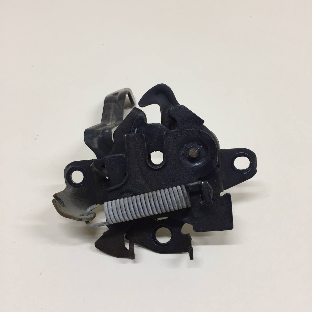 Замок капота Toyota Auris (E150) 2006-2012