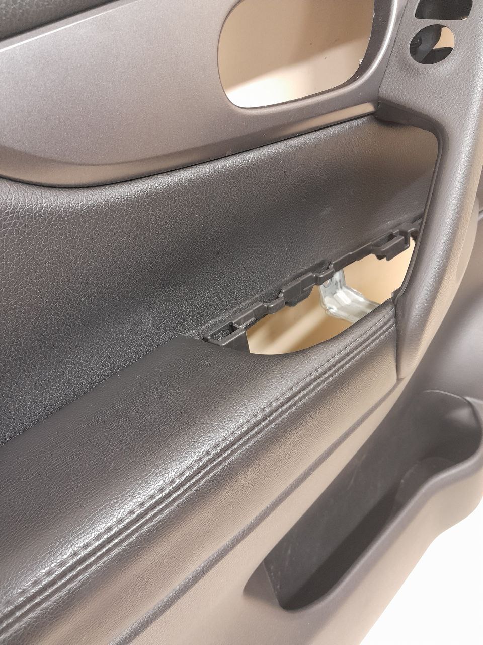 Обшивка двери передней левой Nissan Qashqai (J11) 2014>