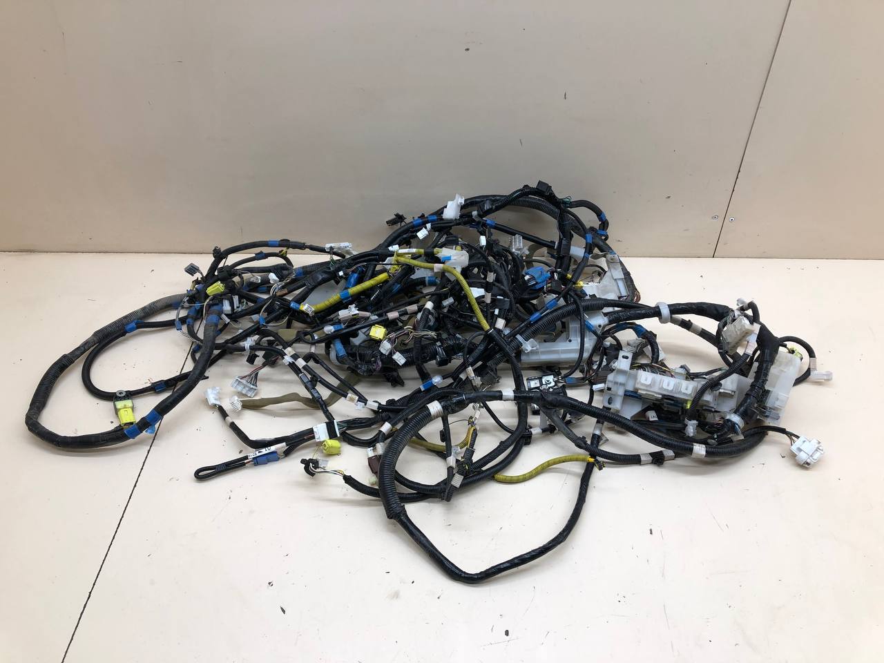 Проводка (коса) Toyota Rav 4 (XA40) 2013-2019 Проводка (коса) Toyota Rav 4 (XA40) 2013-2019