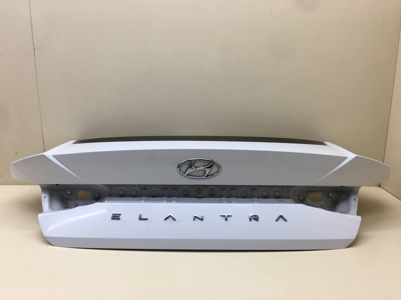 Крышка багажника Hyundai Elantra (CN7) 2020>
