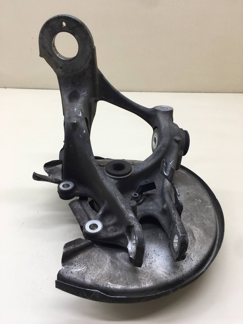 Кулак поворотный задний левый Audi A6 (C7) 2011>