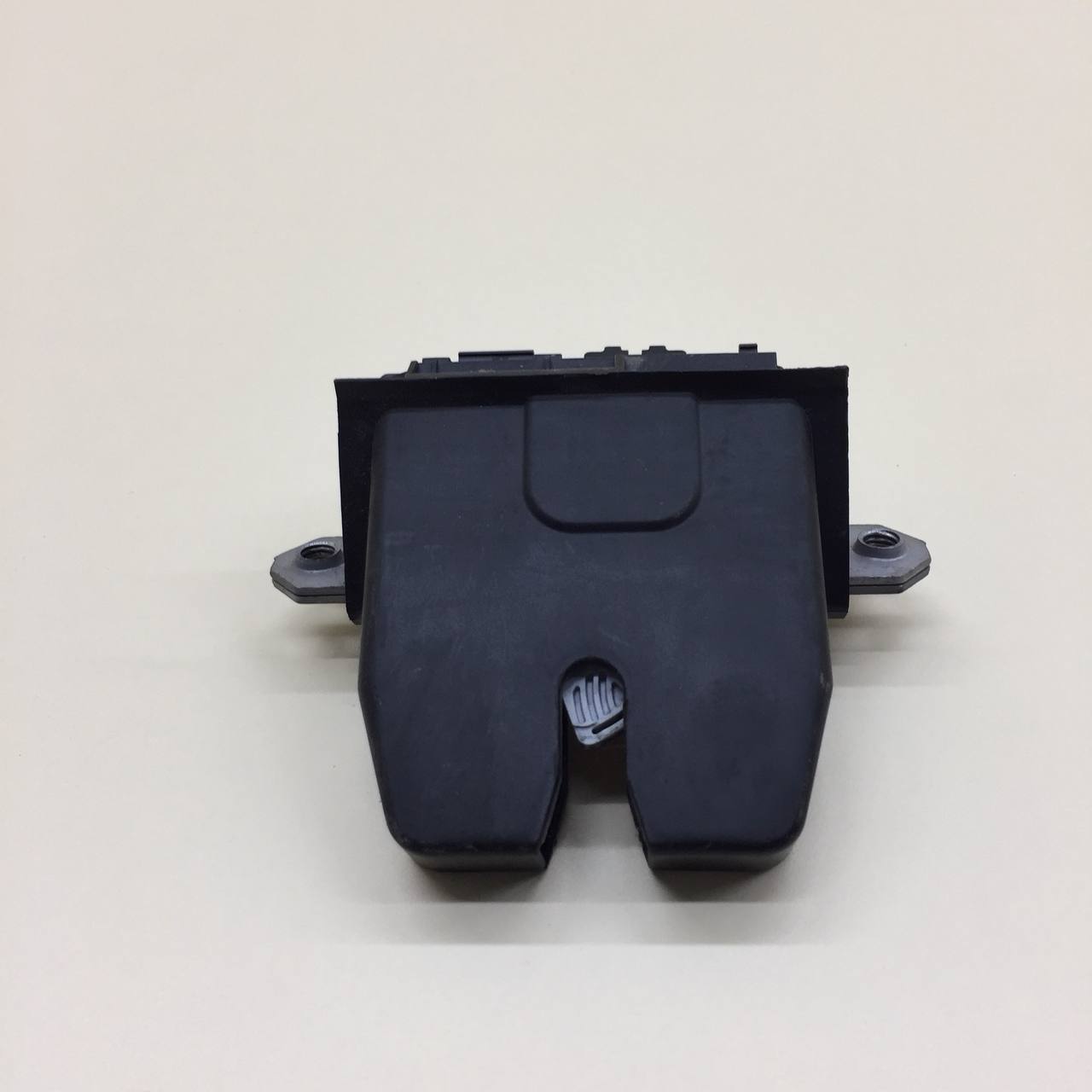 Замок багажника Ford Mondeo 4 2007-2015 Замок багажника Ford Mondeo 4 2007-2015