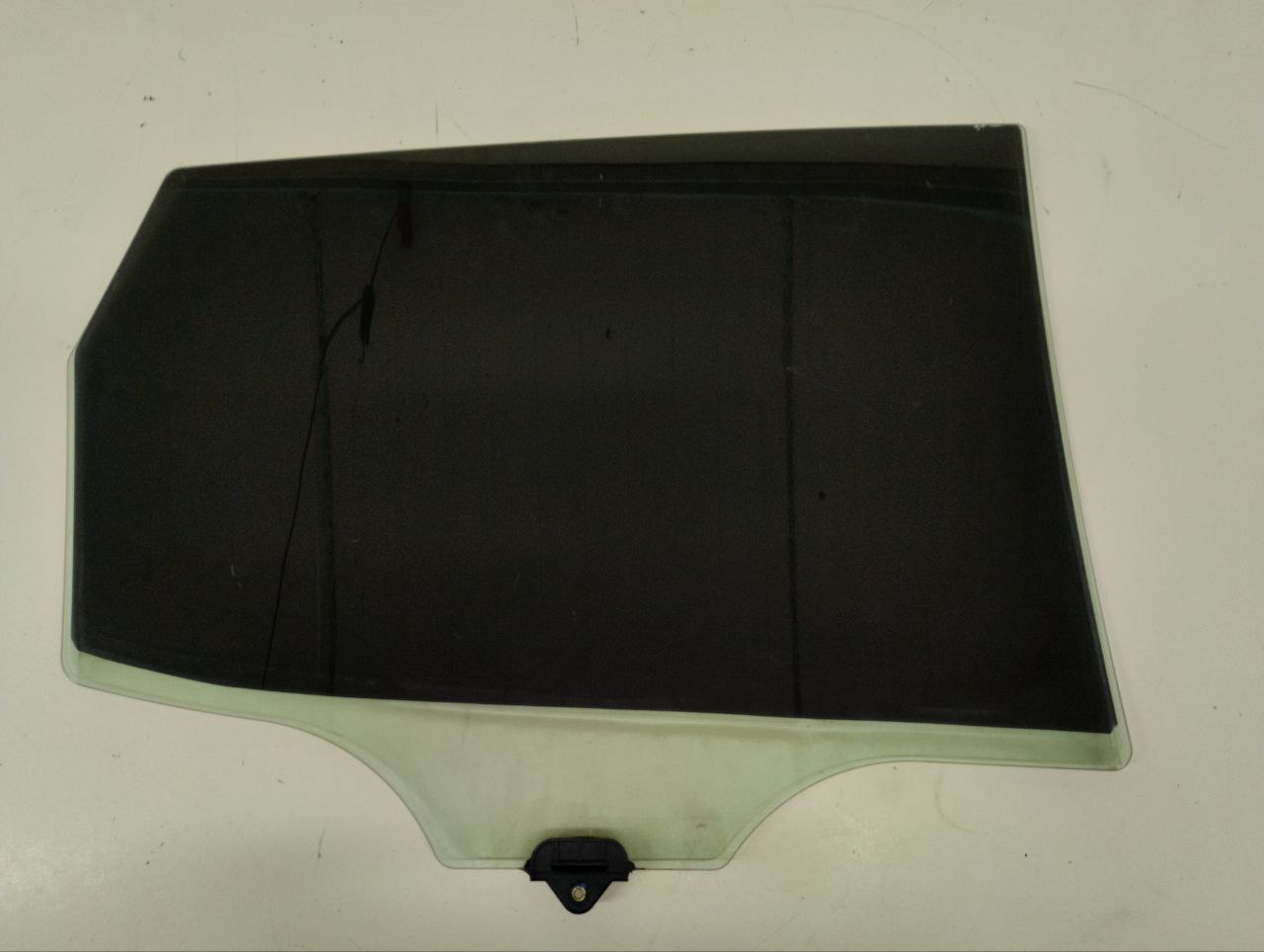 Стекло двери задней левой Kia Venga (YN) 2010-2017