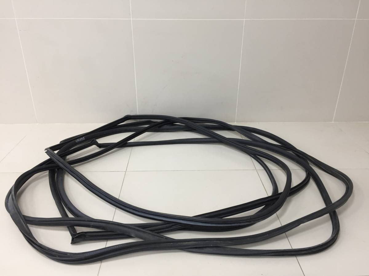 Уплотнитель двери Subaru Impreza (G12) 2007-2012