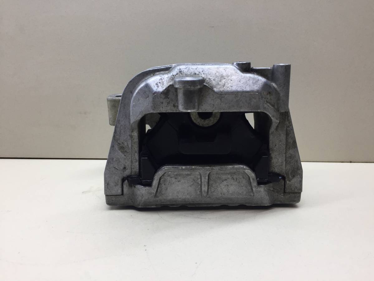 Опора двигателя правая Volkswagen Caddy 2004-2016