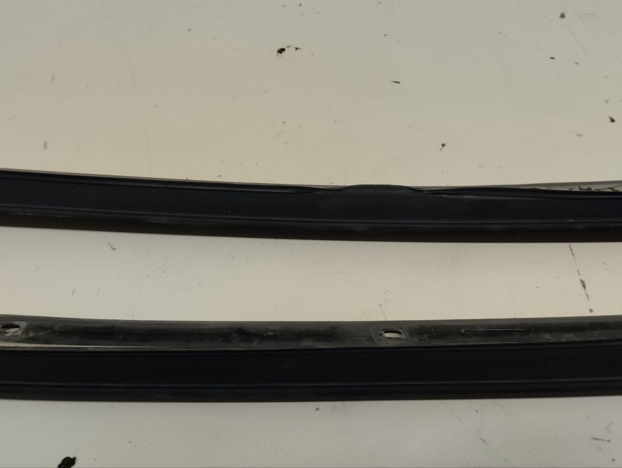 Молдинг лобового стекла Nissan Almera (N16) 2000-2006