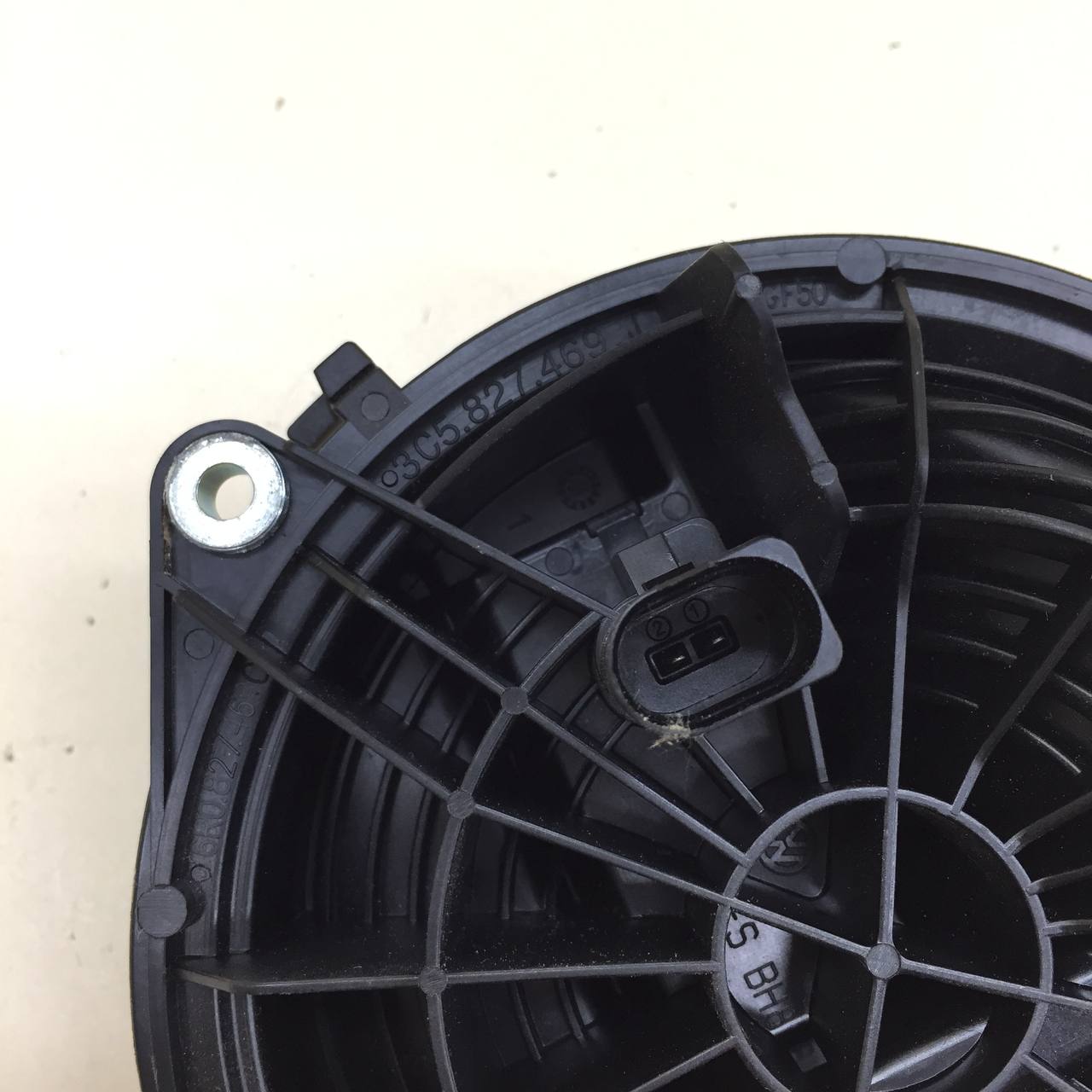 Ручка двери багажника наружная Volkswagen Passat B7 2011-2015