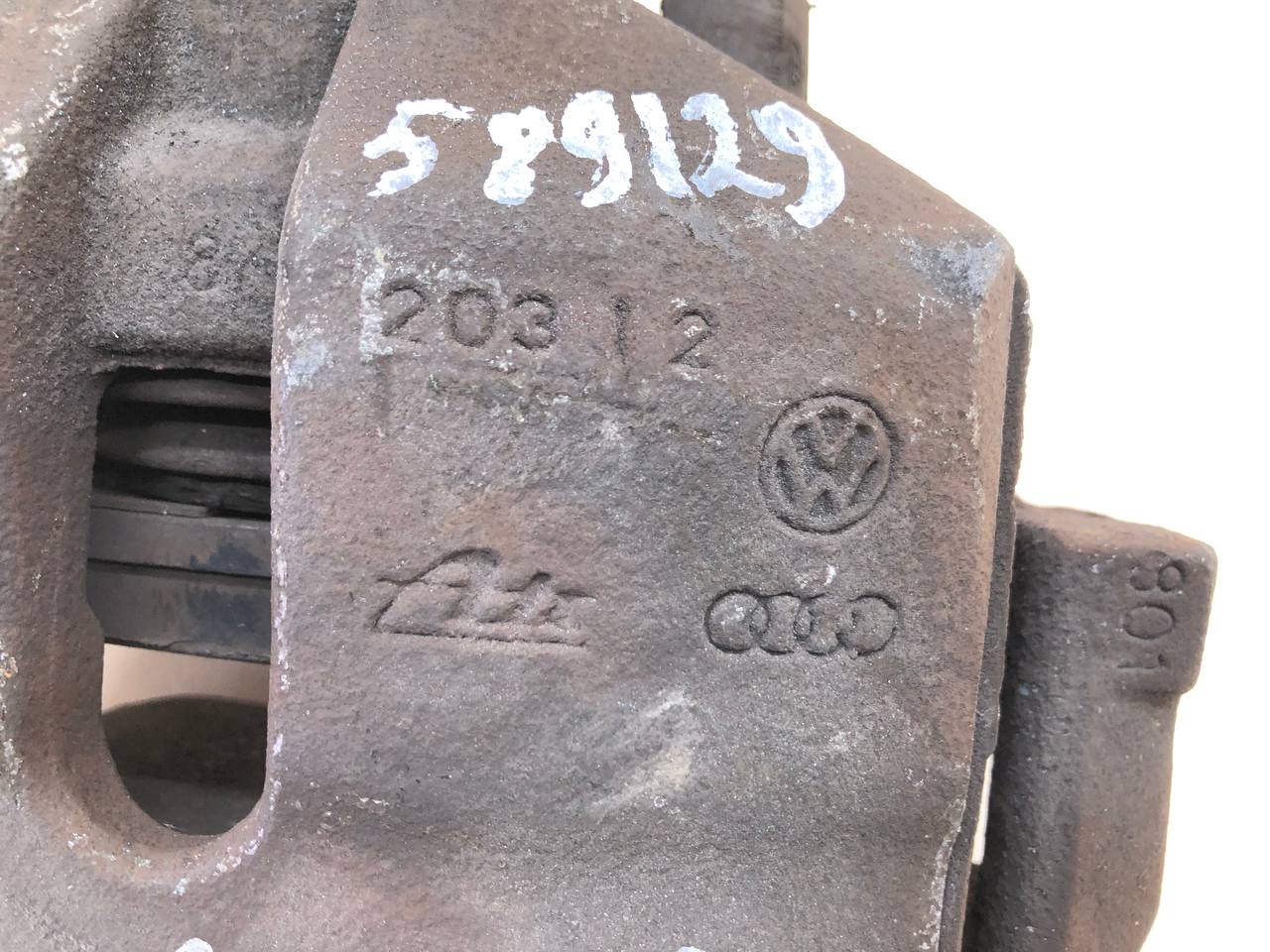 Суппорт передний правый Volkswagen Jetta (A6) 2010-2019 Суппорт передний правый Volkswagen Jetta (A6) 2010-2019