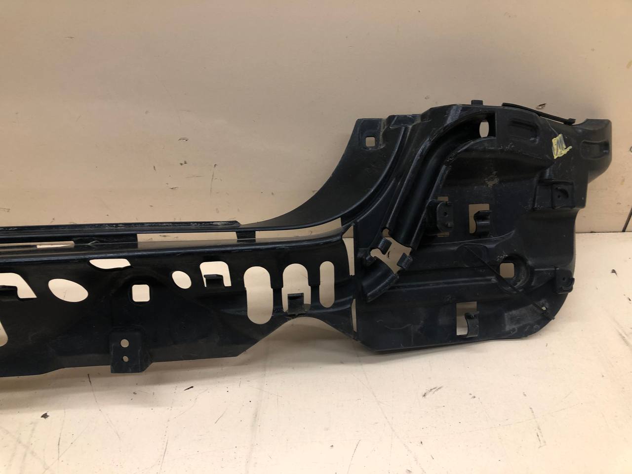 Кронштейн заднего бампера BMW 7-Series F01,F02  2008-2015