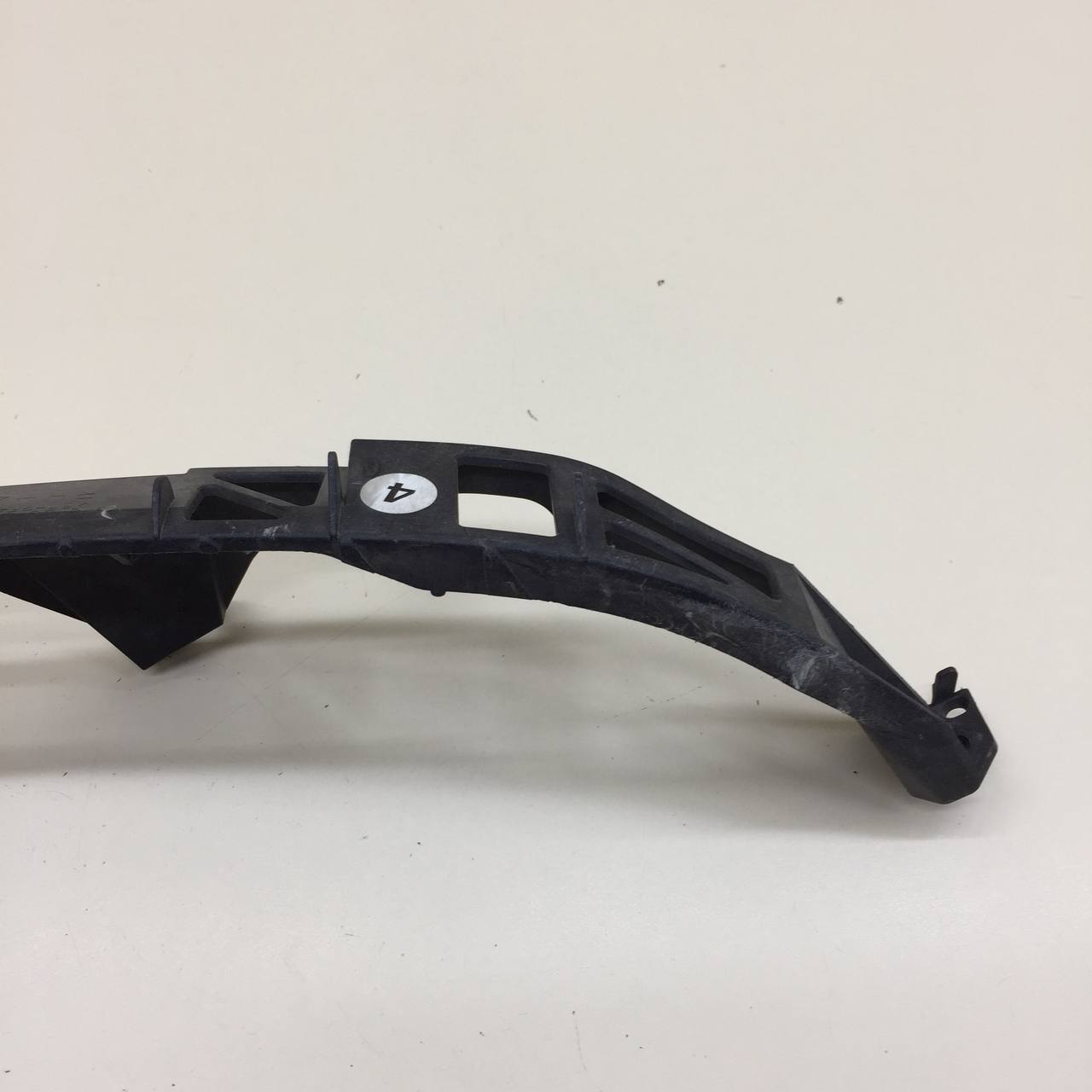 Кронштейн фар правый Mazda Mazda 3 (BK) 2002-2009