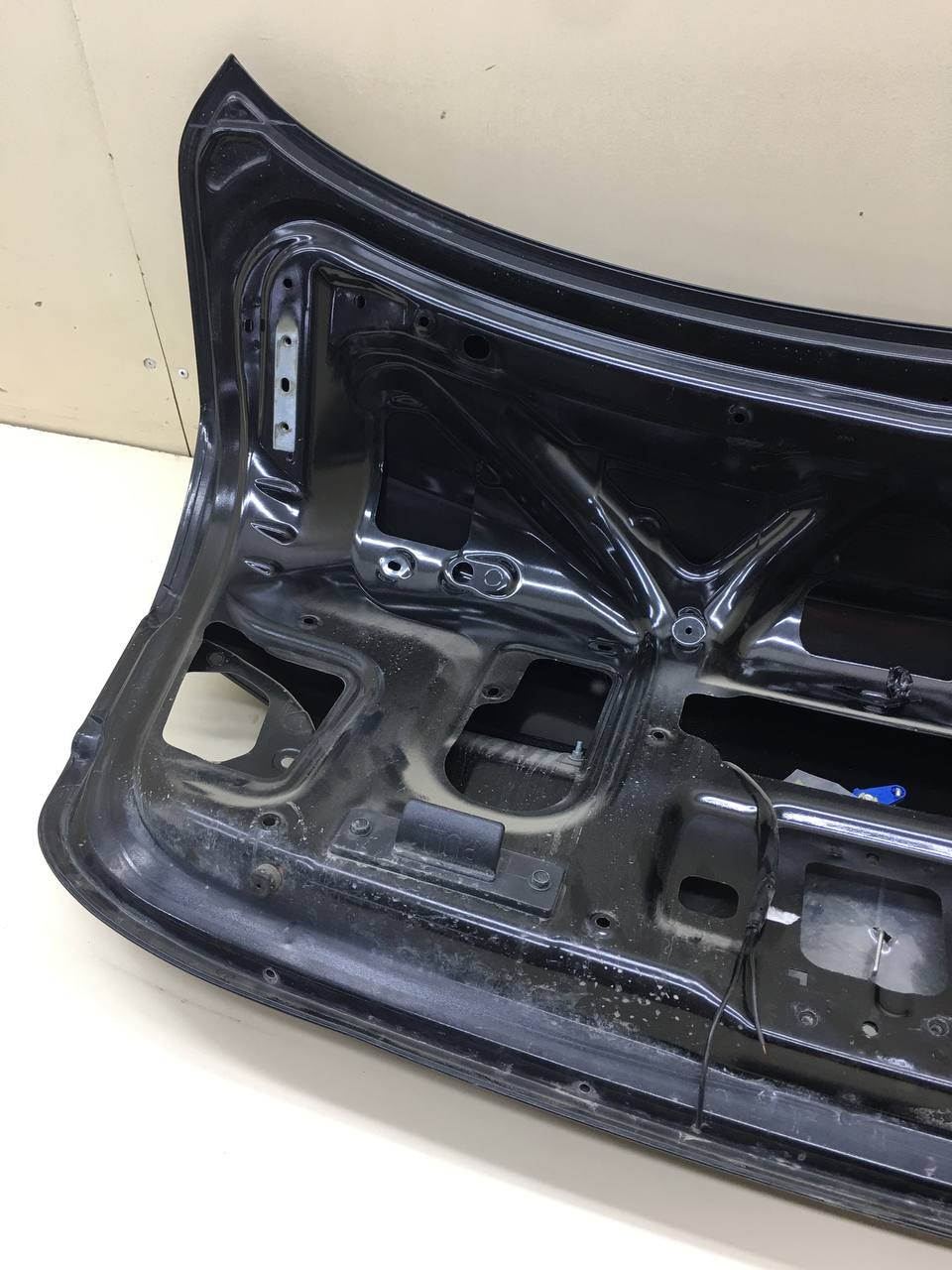Крышка багажника Nissan Almera 3 (G11, G15) 2012> Крышка багажника Nissan Almera 3 (G11, G15) 2012>