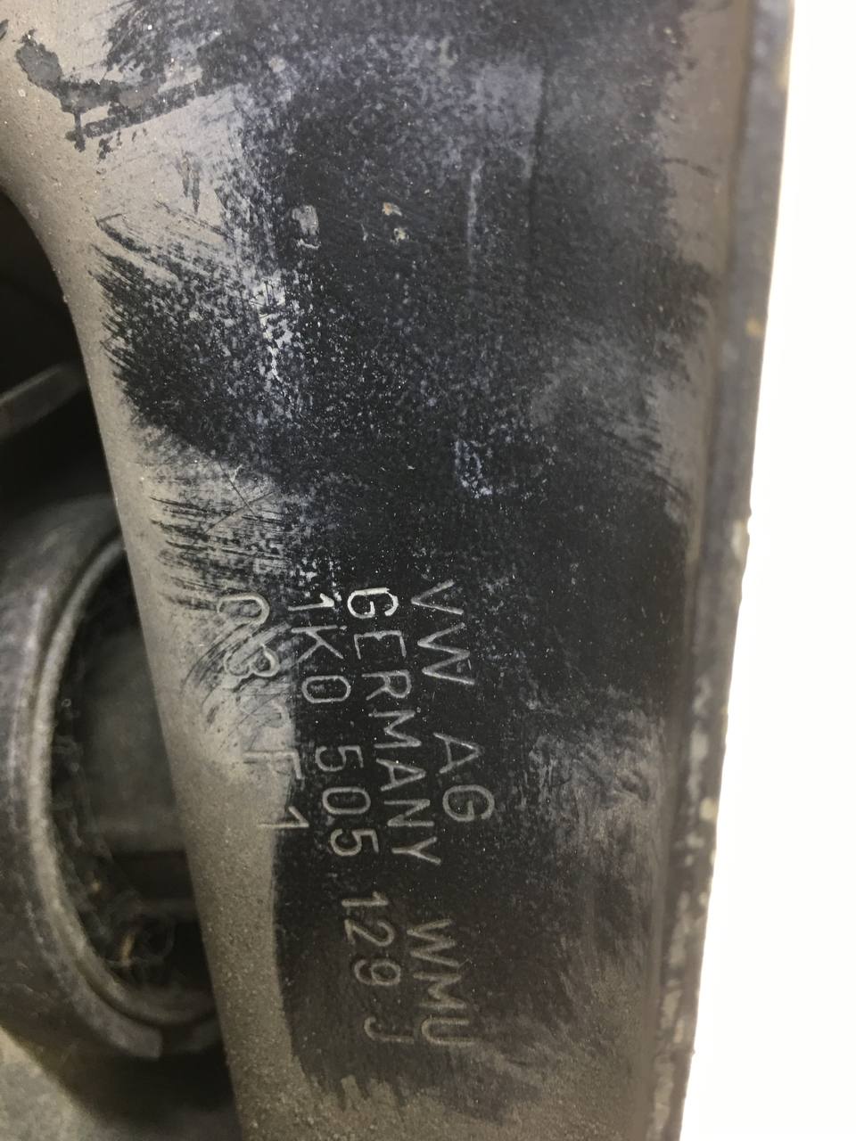 Рычаг задний продольный левый Volkswagen Jetta (A6) 2010-2019 Рычаг задний продольный левый Volkswagen Jetta (A6) 2010-2019
