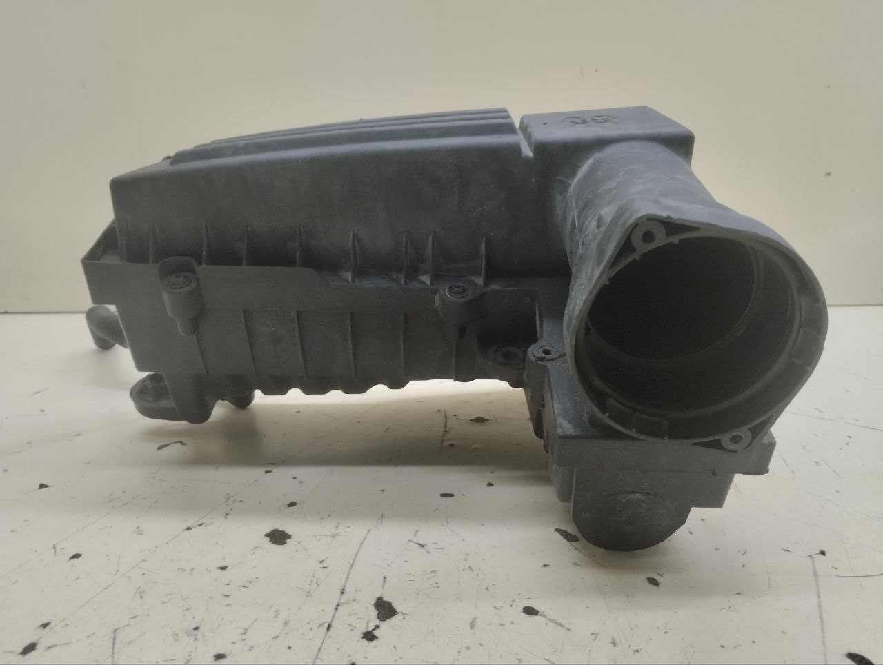 Корпус воздушного фильтра Volkswagen Passat B7 2011-2015 Корпус воздушного фильтра Volkswagen Passat B7 2011-2015
