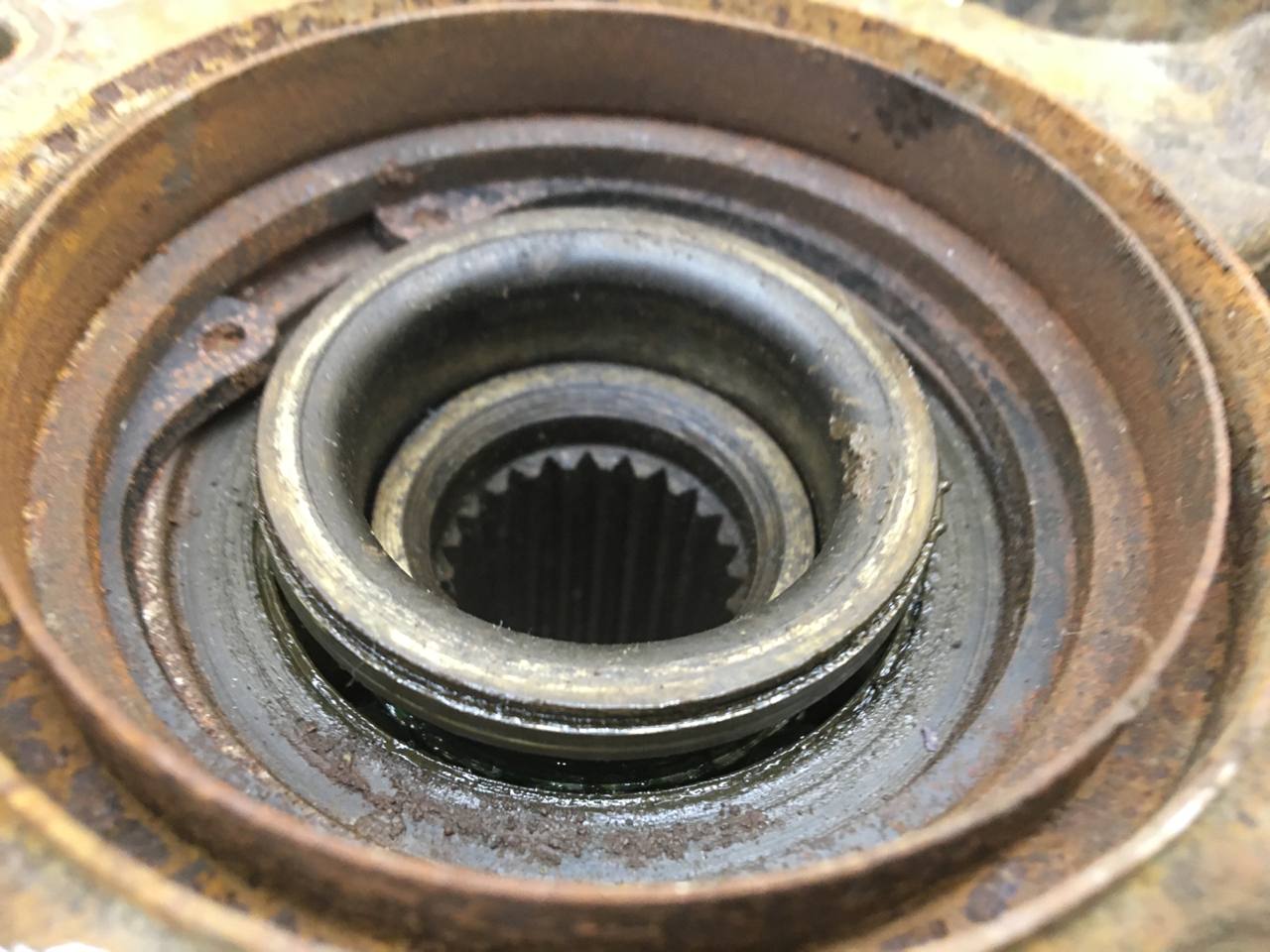 Кулак поворотный передний левый Lada Granta 2011>