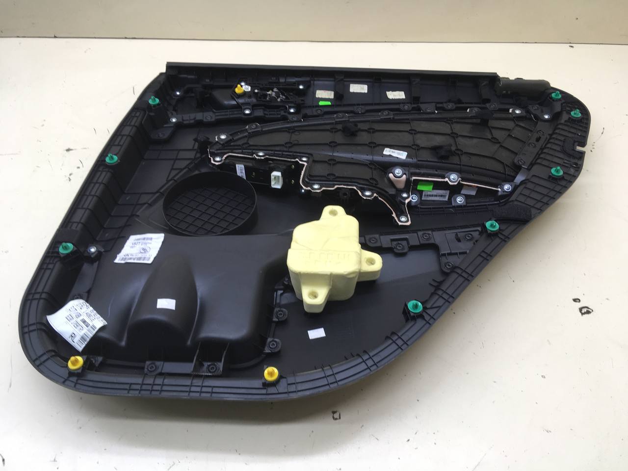 Обшивка двери задней левой Hyundai Tucson (TL) 2015-2021 Обшивка двери задней левой Hyundai Tucson (TL) 2015-2021