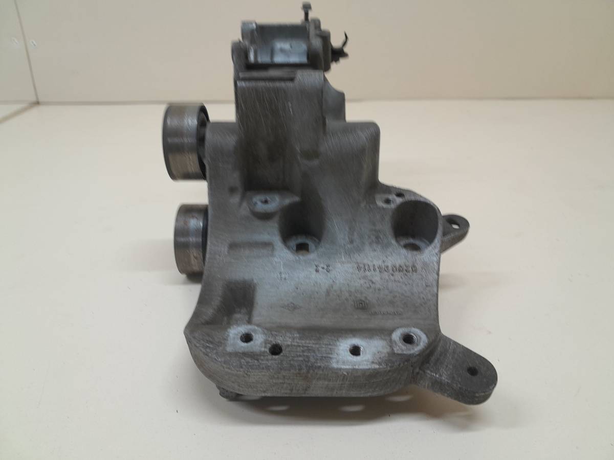 Кронштейн генератора Renault Sandero 2009-2014 Кронштейн генератора Renault Sandero 2009-2014