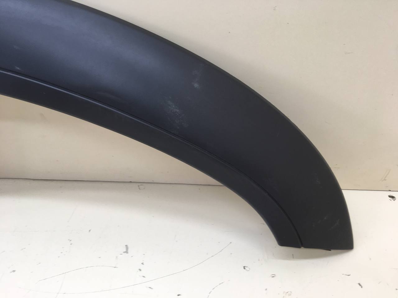 Накладка переднего крыла правого Chevrolet Niva 2009-2020