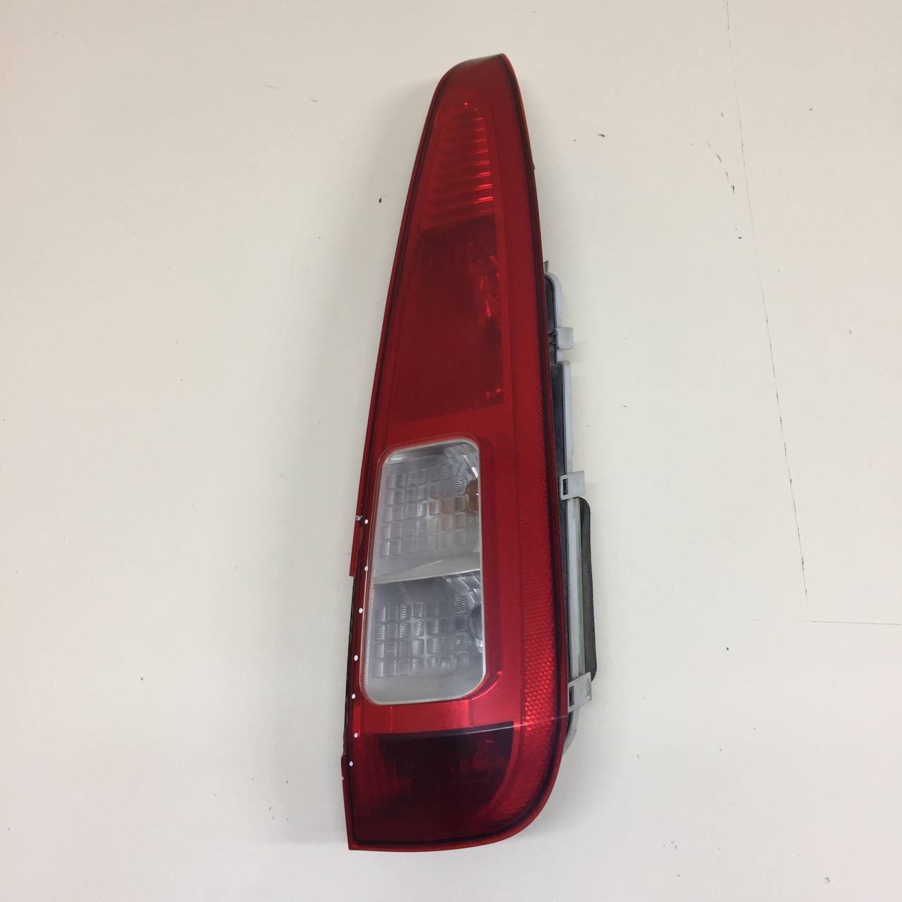 Фонарь задний правый Ford Fusion (JU) 2002-2012 Фонарь задний правый Ford Fusion (JU) 2002-2012
