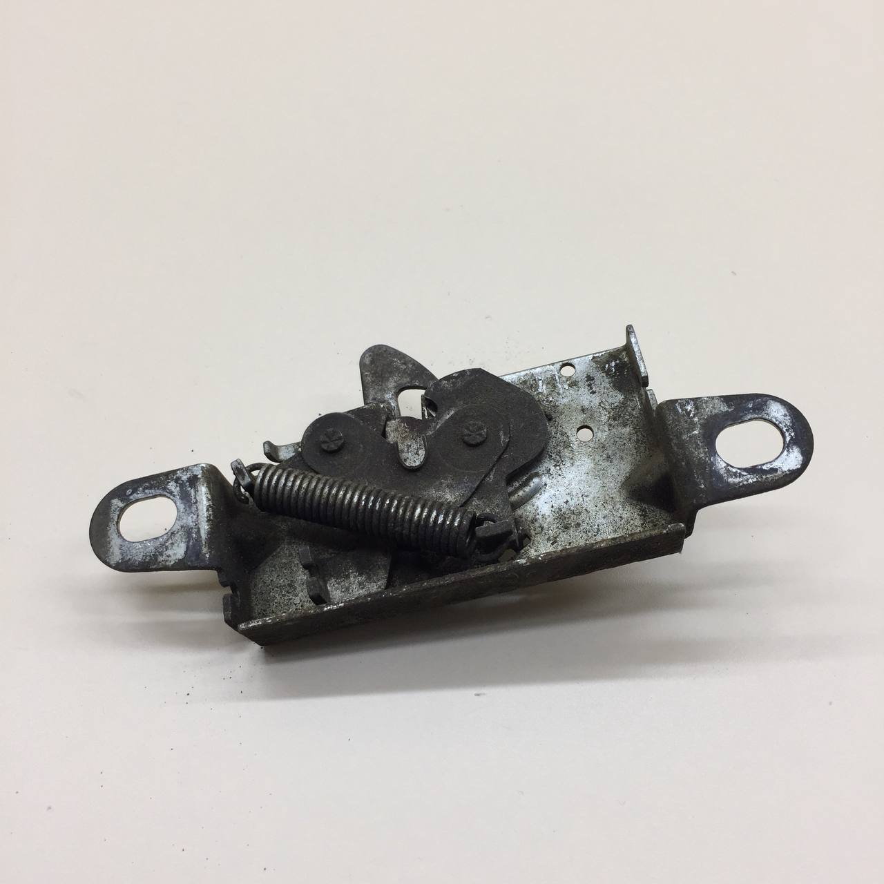 Замок капота Lada Granta 2011>