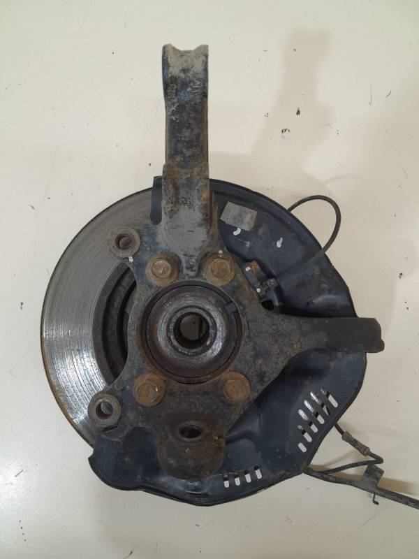 Кулак поворотный передний правый Toyota Corolla E150 2006-2013