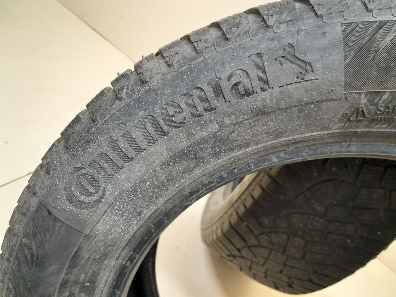 Шины R17 Зимние шипованные Continental IceContact 2