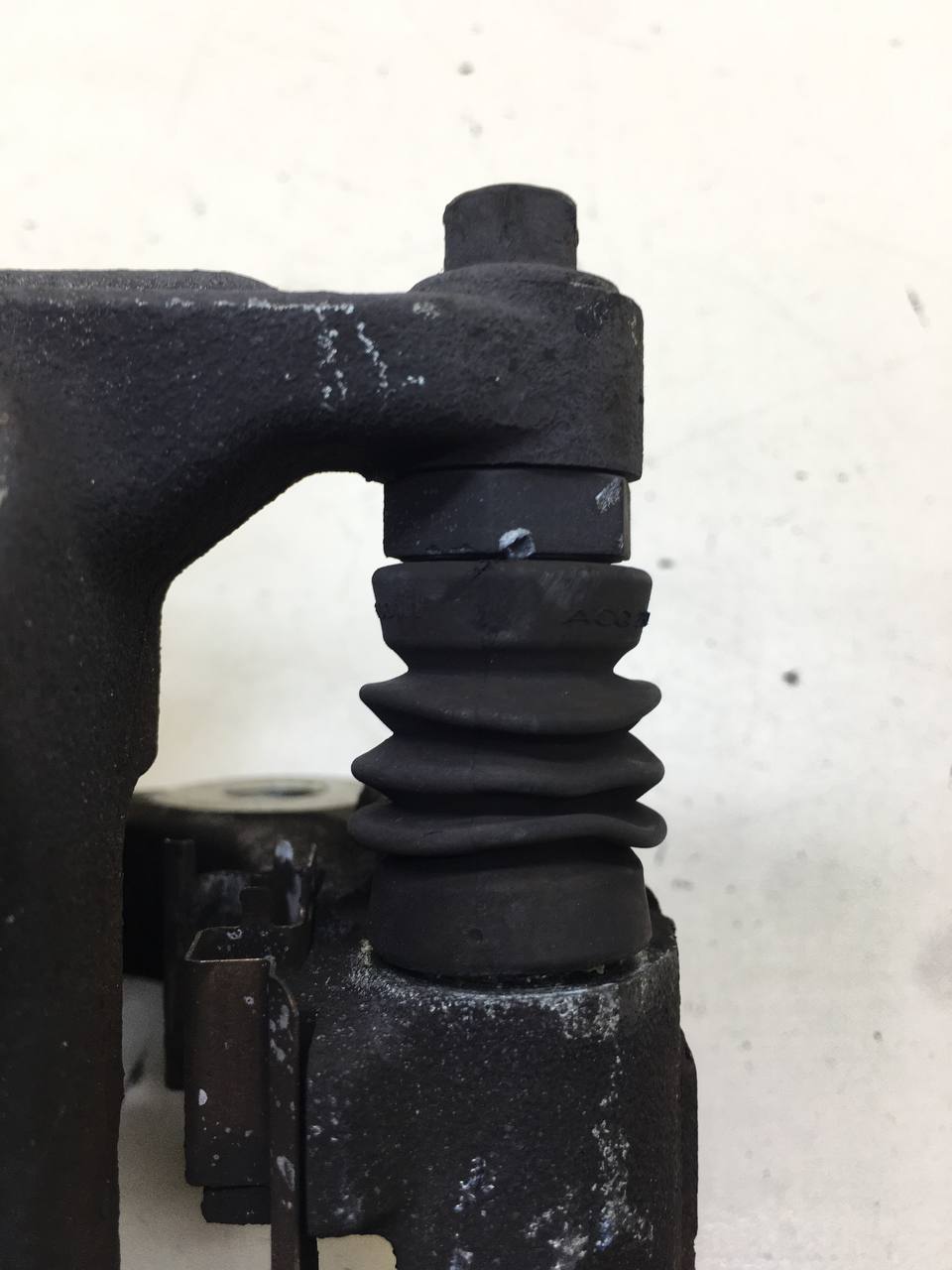 Суппорт передний правый Chevrolet Cruze (J300) 2009-2016