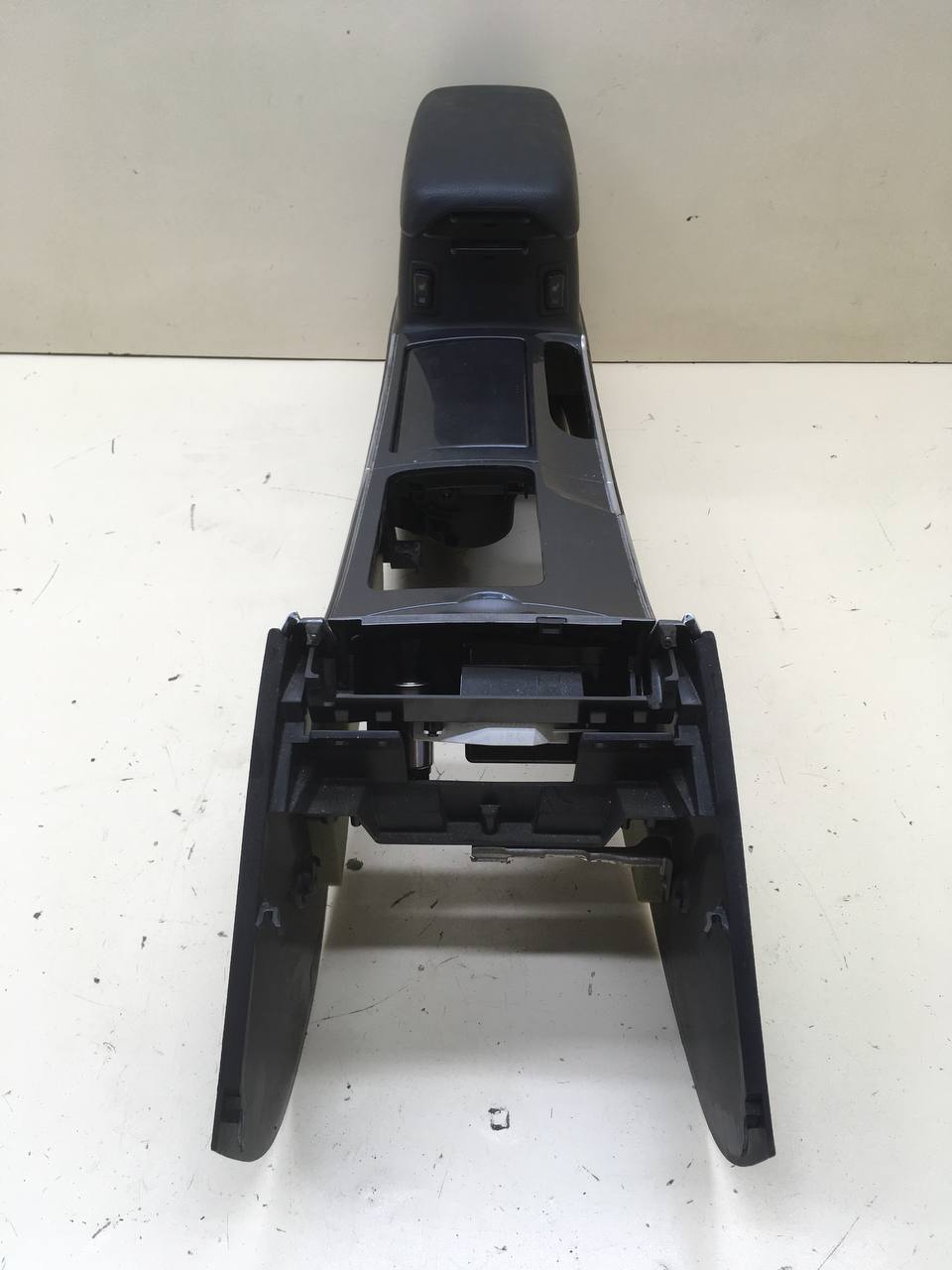 Консоль центральная Mazda Mazda 6 (GG) 2002-2007 Консоль центральная Mazda Mazda 6 (GG) 2002-2007