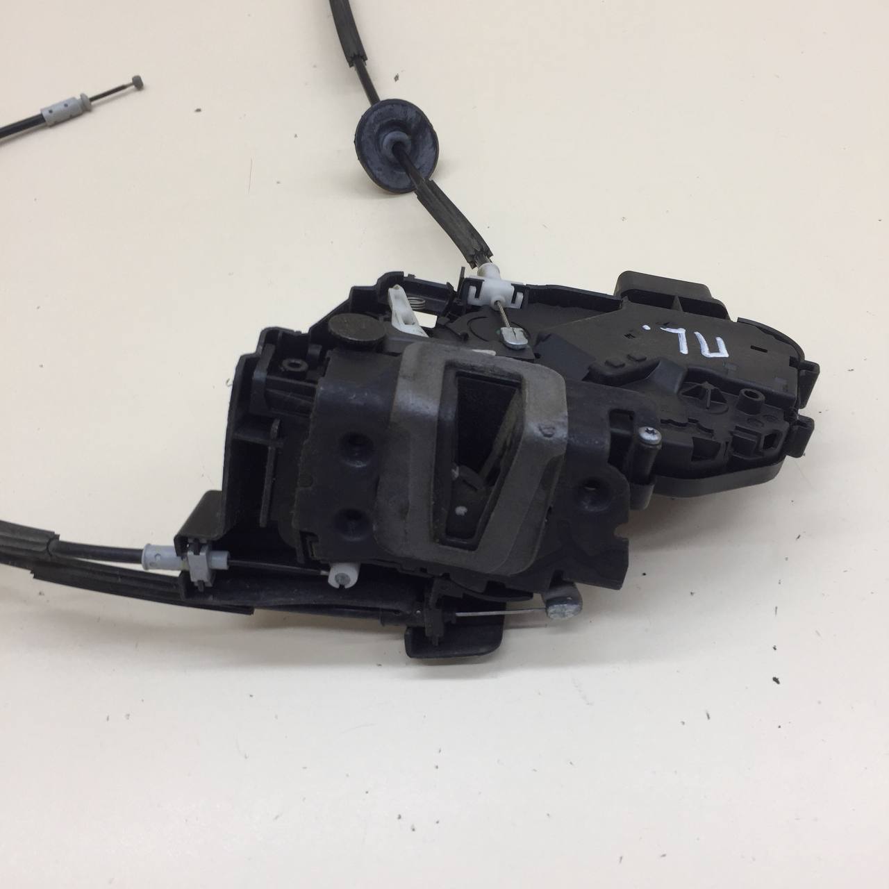 Замок двери передней левой Land Rover Range Rover Sport 2005-2012 Замок двери передней левой Land Rover Range Rover Sport 2005-2012