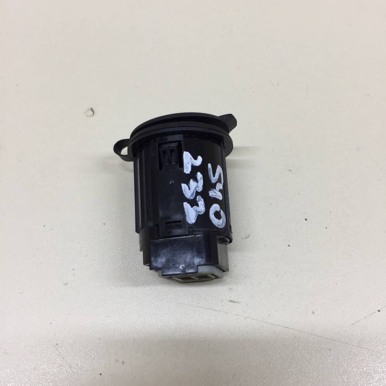 Разъем (USB AUX) Lada Vesta 2015> Разъем (USB AUX) Lada Vesta 2015>