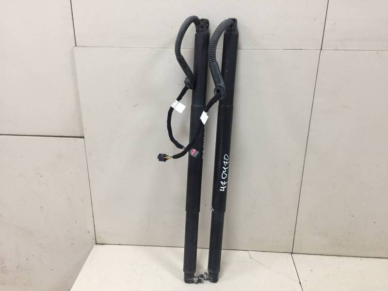 Амортизатор двери багажника Volkswagen Tiguan 2017>