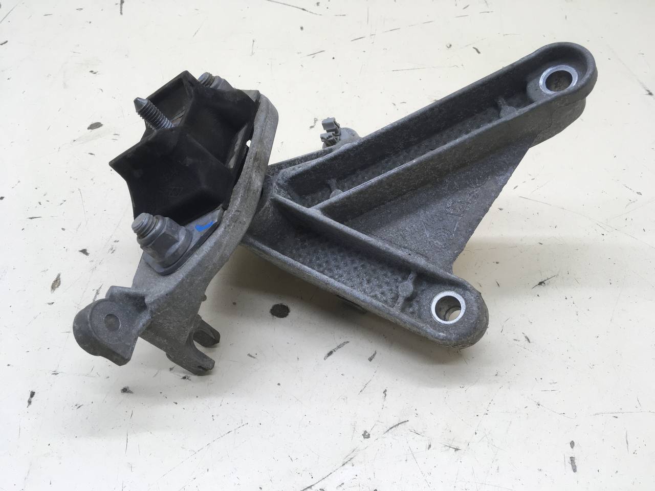 Кронштейн КПП Nissan Almera 3 (G11, G15) 2012> Кронштейн КПП Nissan Almera 3 (G11, G15) 2012>