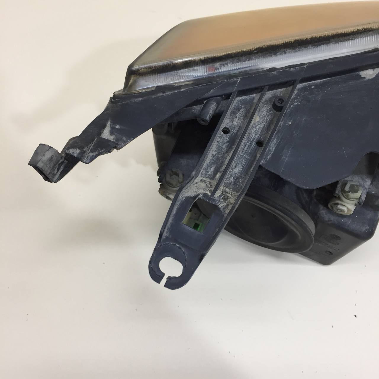 Фара левая Ford Fusion (JU) 2002-2012 Фара левая Ford Fusion (JU) 2002-2012