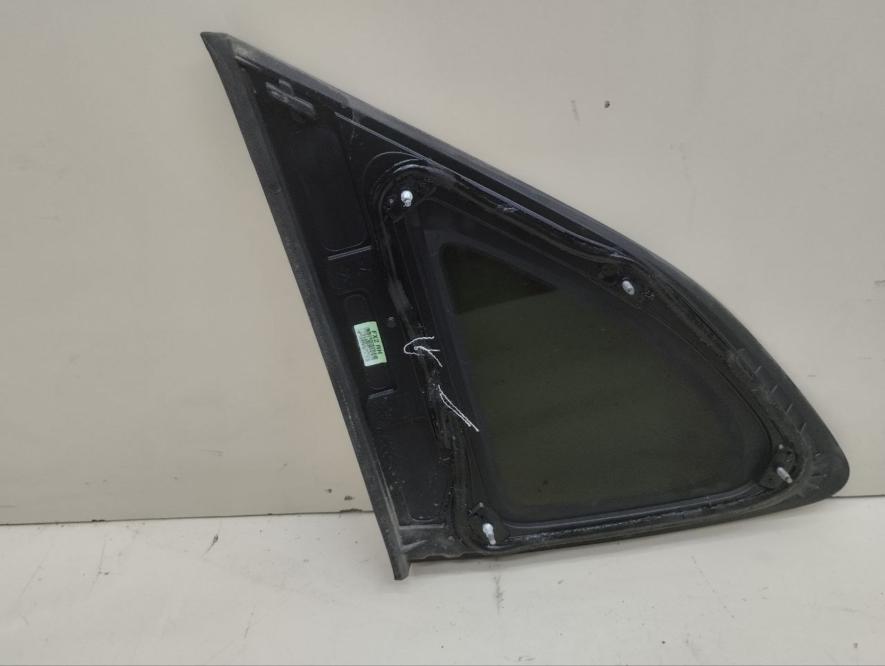 Стекло кузовное глухое правое Hyundai Tucson (TL) 2015-2021 Стекло кузовное глухое правое Hyundai Tucson (TL) 2015-2021
