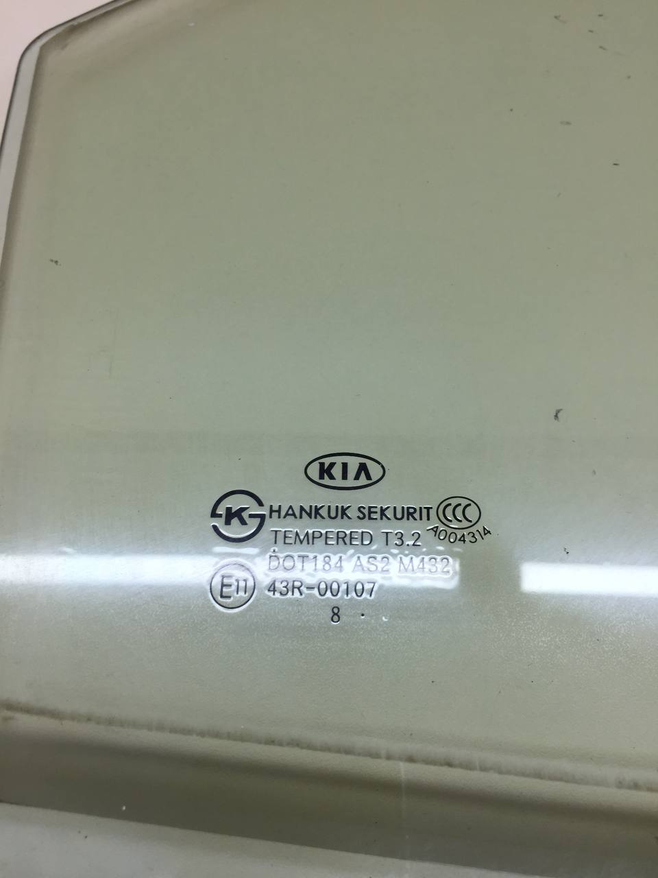Стекло двери задней правой Kia Cerato (LD) 2004-2008