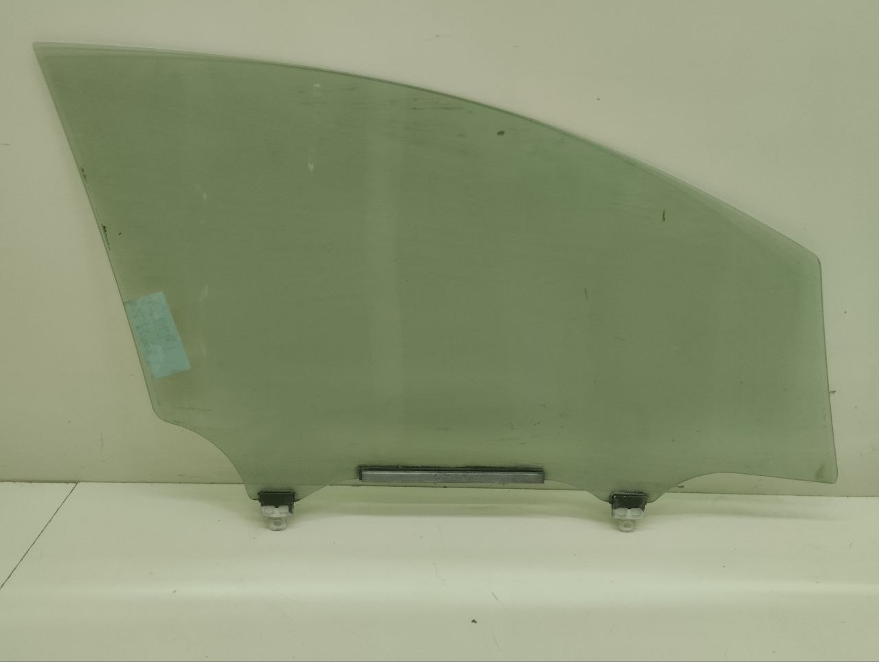 Стекло двери передней левой Toyota Auris (E150) 2006-2012