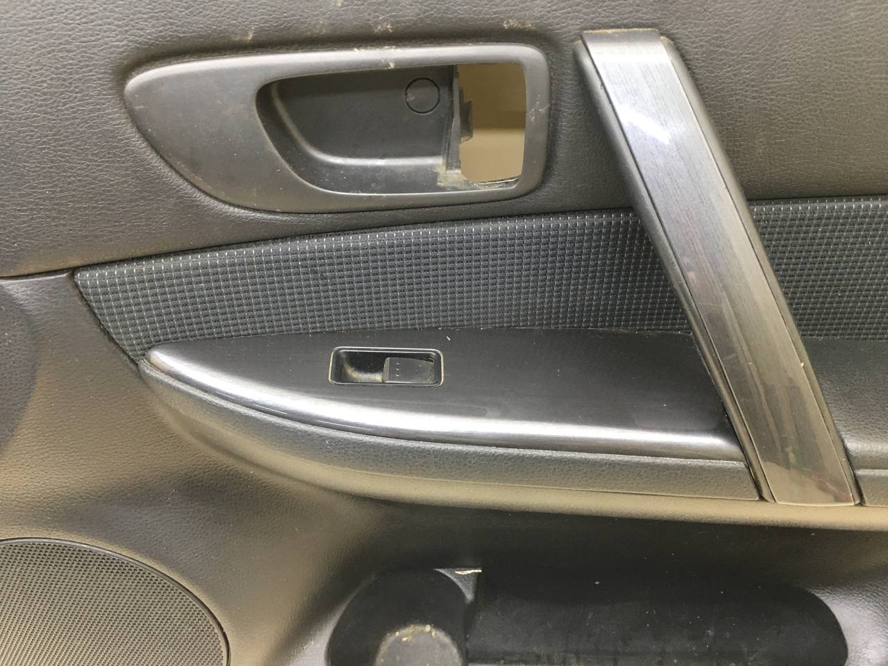 Обшивка двери передней правой Mazda Mazda 6 (GG) 2002-2007