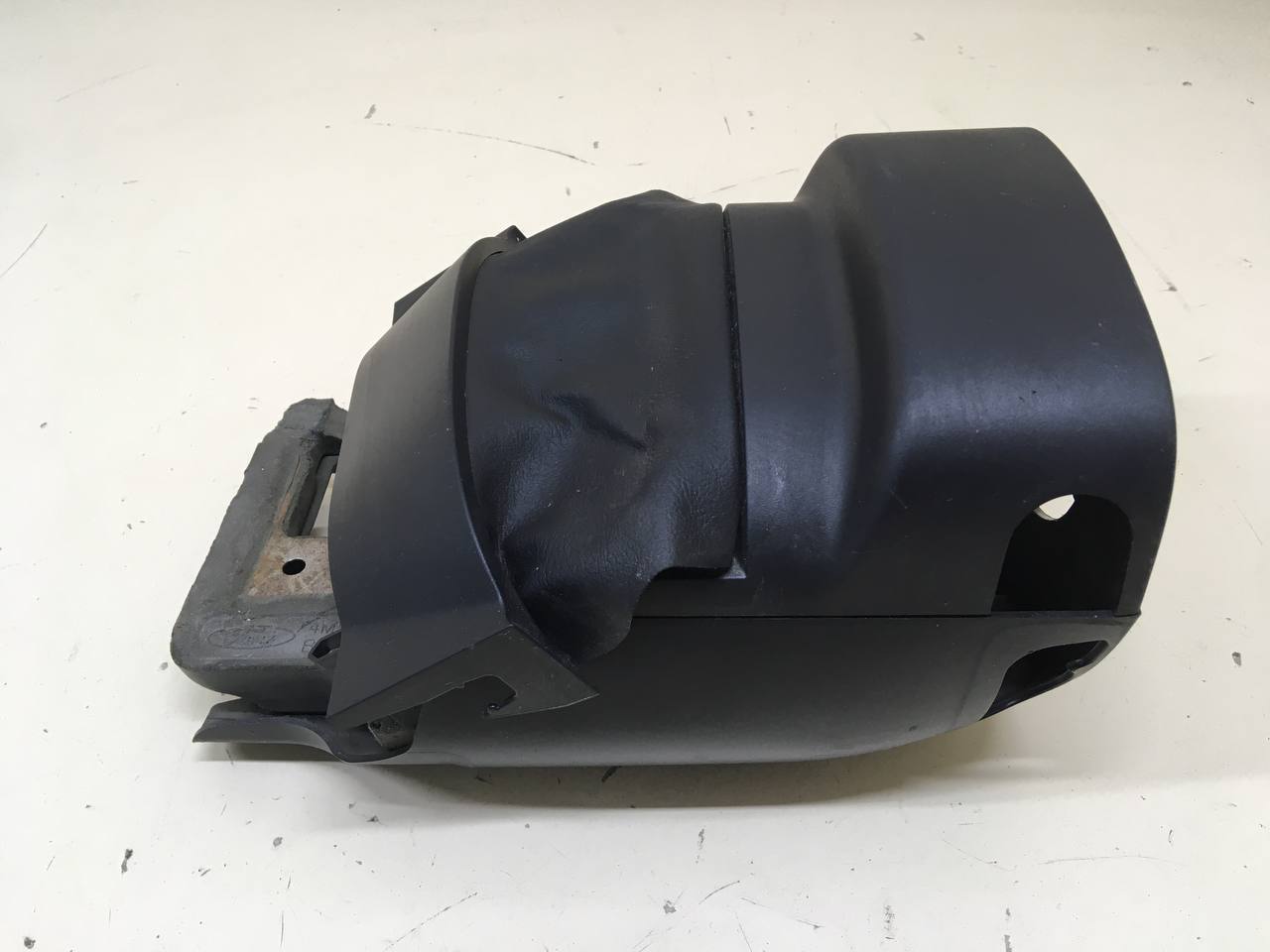 Кожух рулевой колонки Ford Focus 2 (DB) 2008-2011 Кожух рулевой колонки Ford Focus 2 (DB) 2008-2011