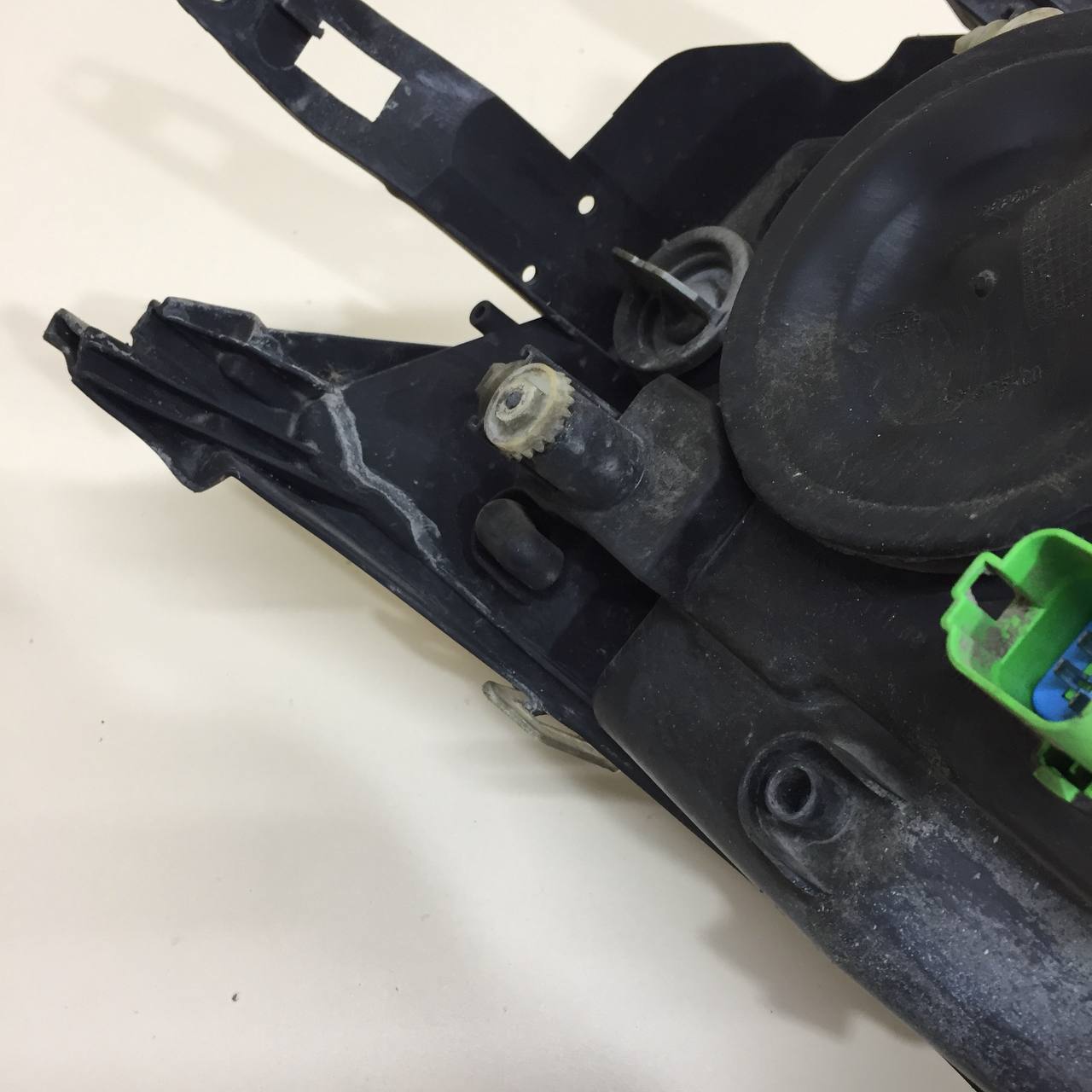 Фара левая Ford Fusion (JU) 2002-2012 Фара левая Ford Fusion (JU) 2002-2012