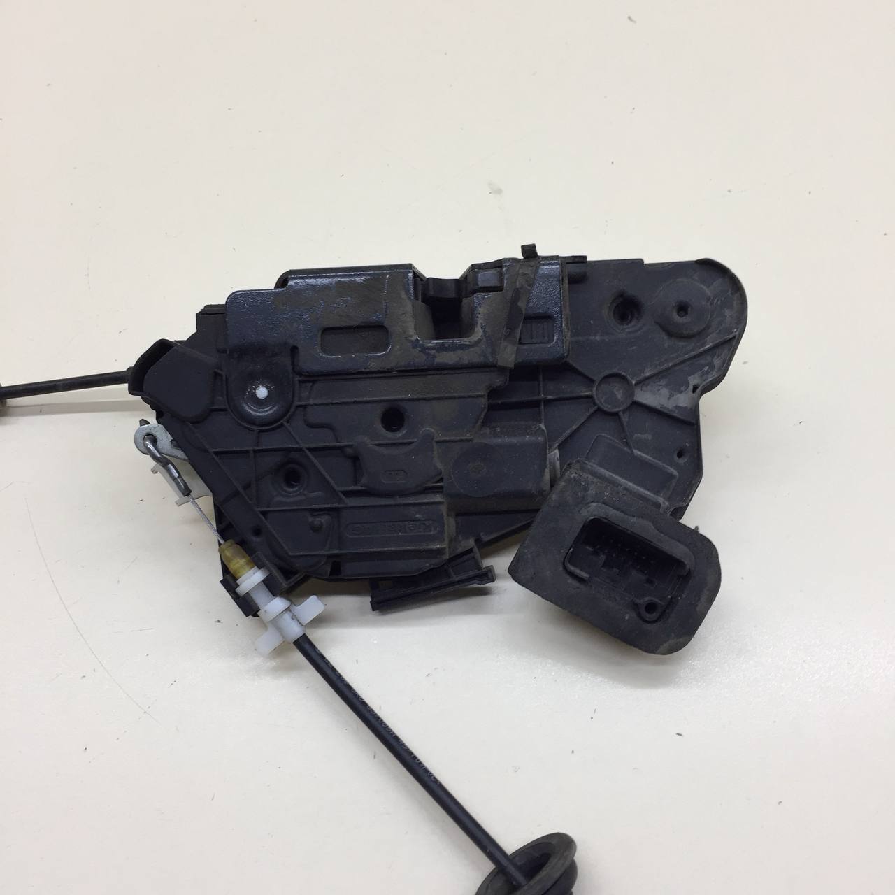 Замок двери передней левой Volkswagen Polo (MK5) 2011-2020