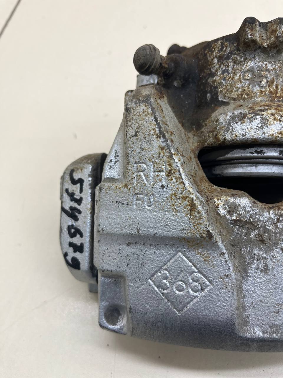 Суппорт передний правый Nissan Terrano (D10) 2014>