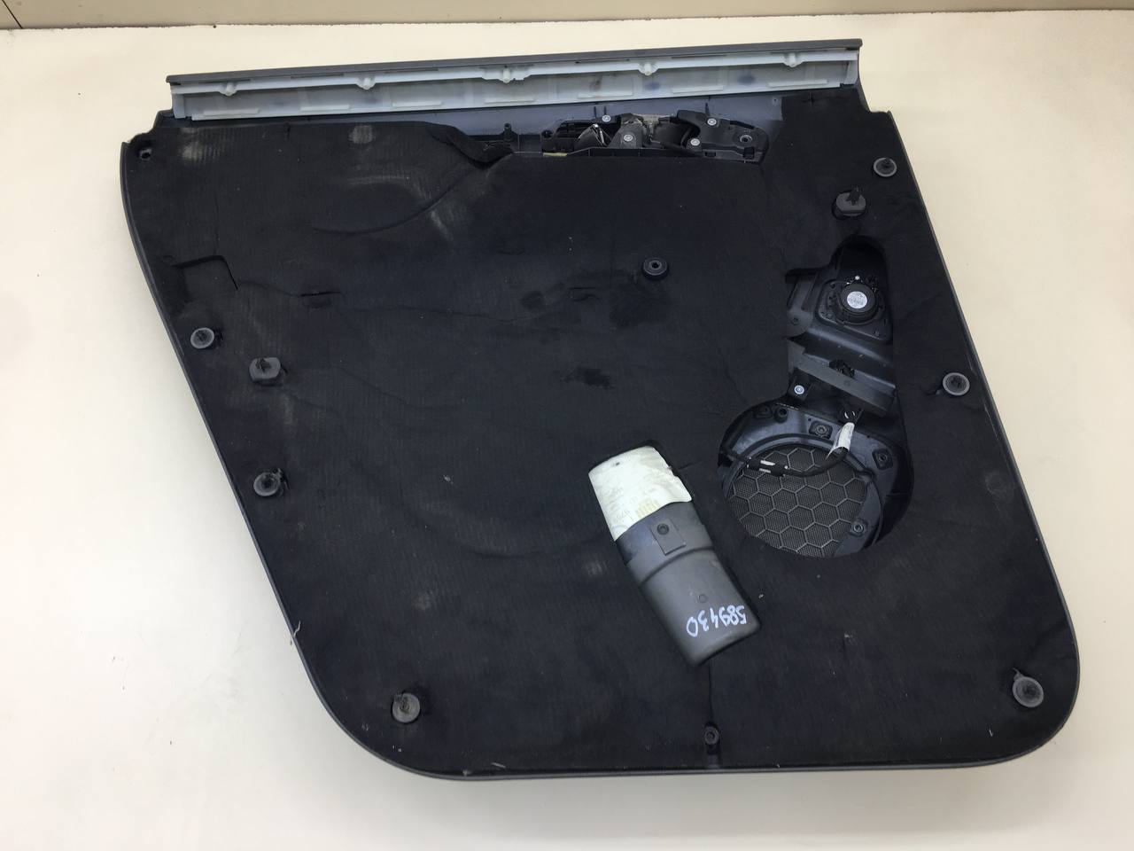 Обшивка двери задней правой Audi Q7 (4L) 2005-2015