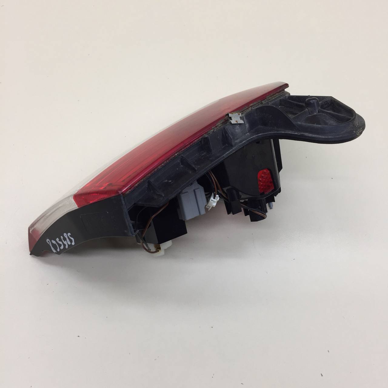 Фонарь задний внутренний левый Ford Mondeo 4 2007-2015