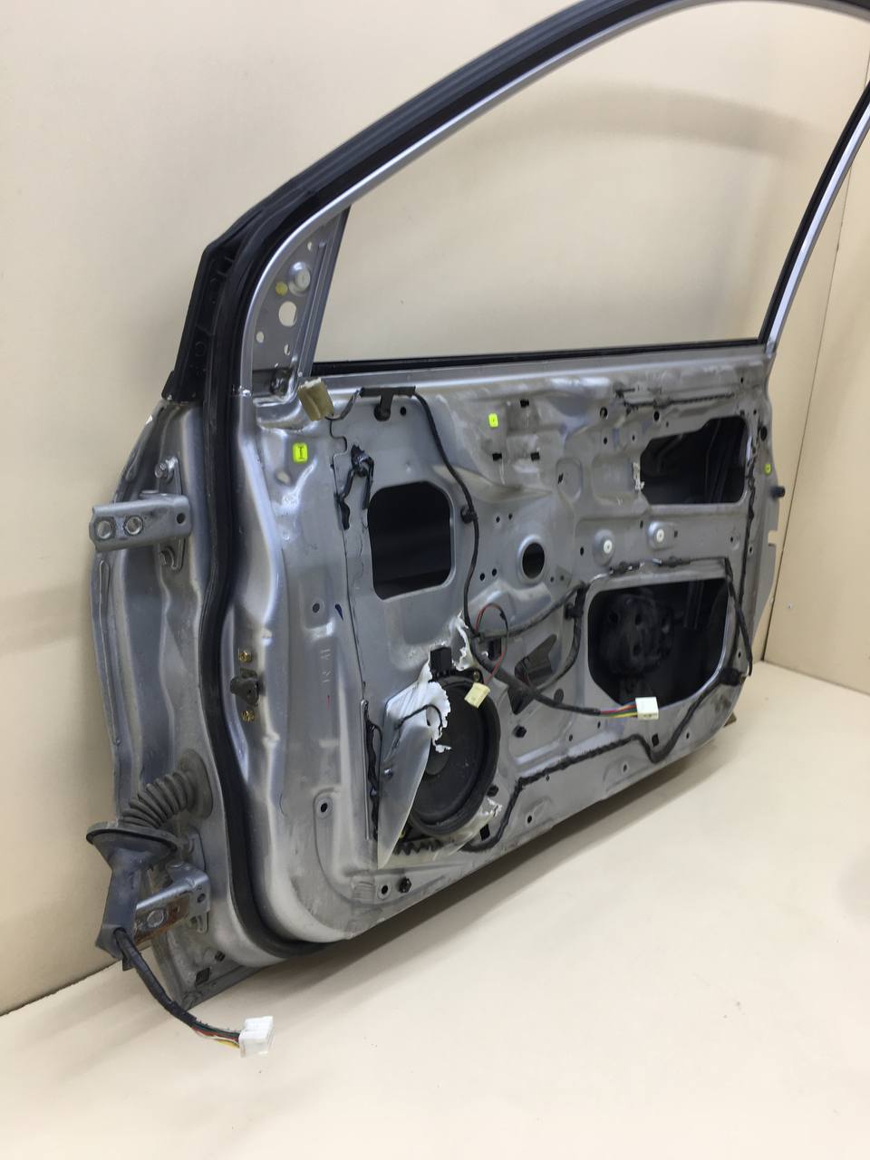 Дверь передняя правая Mitsubishi Lancer 9 (CS/Classic) 2000-2011 Дверь передняя правая Mitsubishi Lancer 9 (CS/Classic) 2000-2011